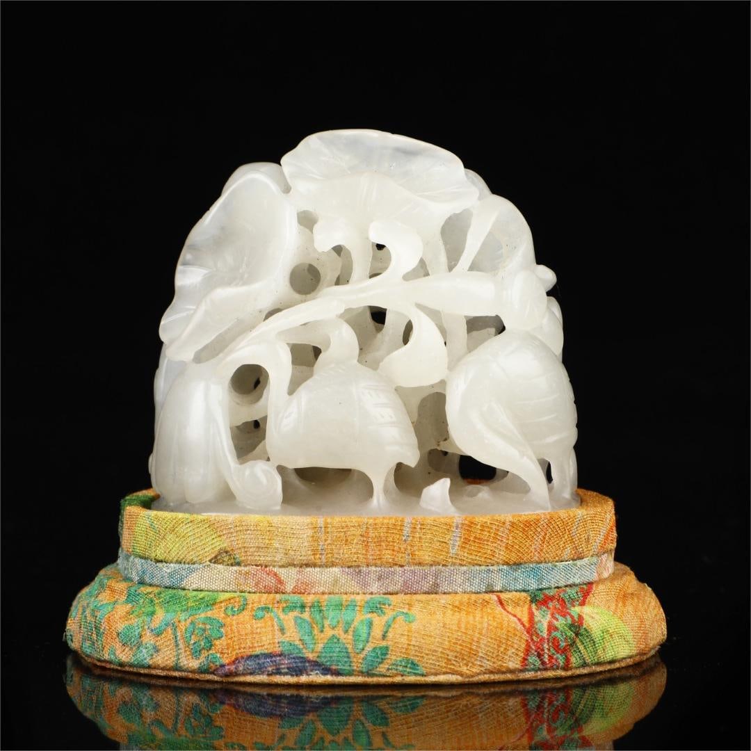 A piece of exquisite Hetian jade hollow animal: Exquisite Hetian jade hollow animals Size:H:6cm W:6cm W:0.109kg (The Dimensions Of All Batches Are Manually Measured.If You Need More Detailed Information, Please Contact Our Customer Service Before
