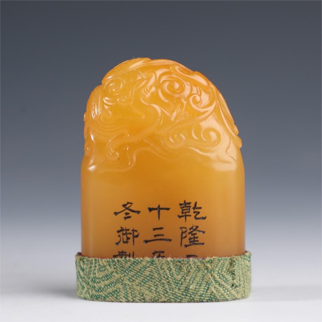 A Qing Dynasty Shoushan Tian Huang Chihu button seal: Qing Dynasty's Shoushan Tian Huang Chihu button seal Size:H:5.5cm W:3.8cm W:0.073kg (The Dimensions Of All Batches Are Manually Measured.If You Need More Detailed Information, Please Contact Our