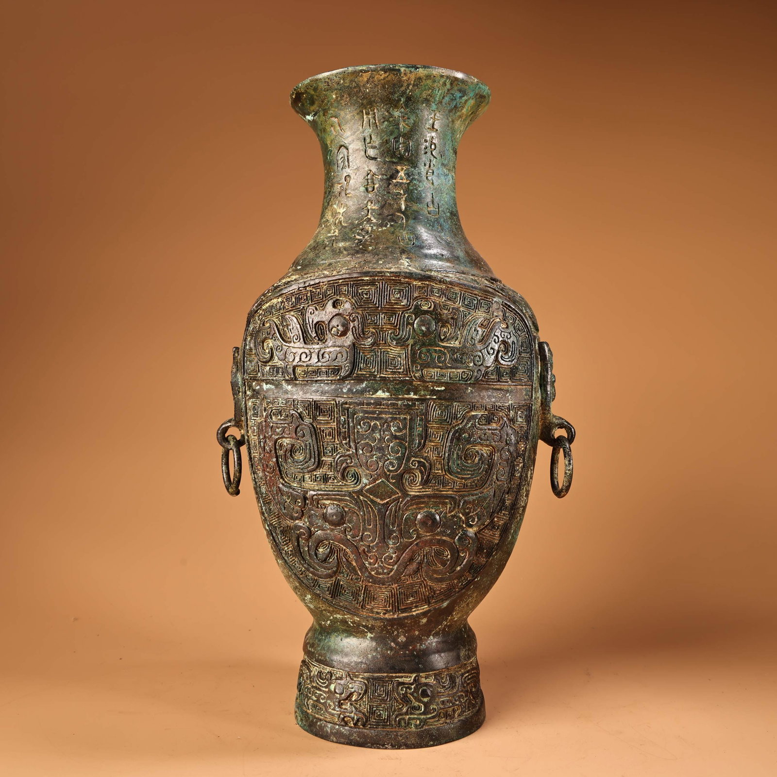 A fine bronze vase: Exquisite bronze vase Size:H:33cm W:18cm W:2.8kg (The Dimensions Of All Batches Are Manually Measured.If You Need More Detailed Information, Please Contact Our Customer Service Before Bidding.)