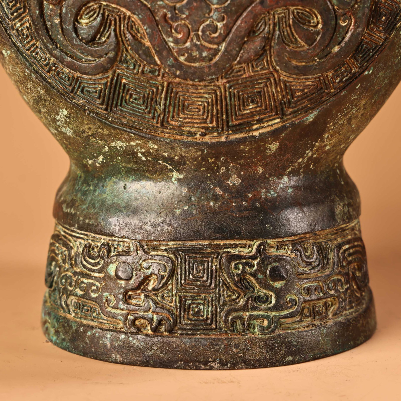 A fine bronze vase - 6