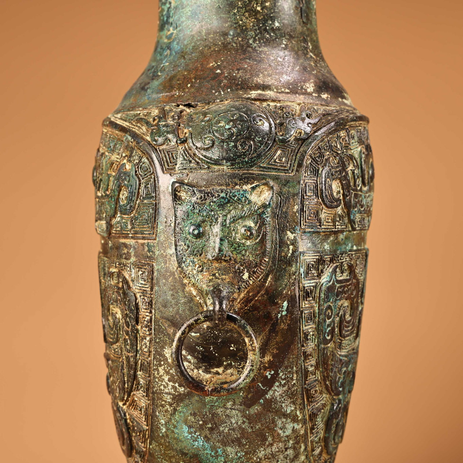A fine bronze vase - 7