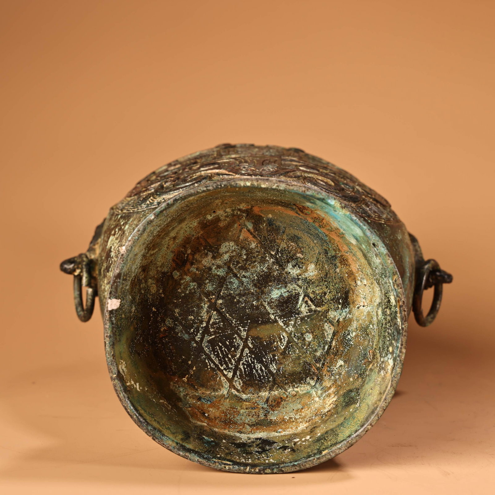 A fine bronze vase - 9