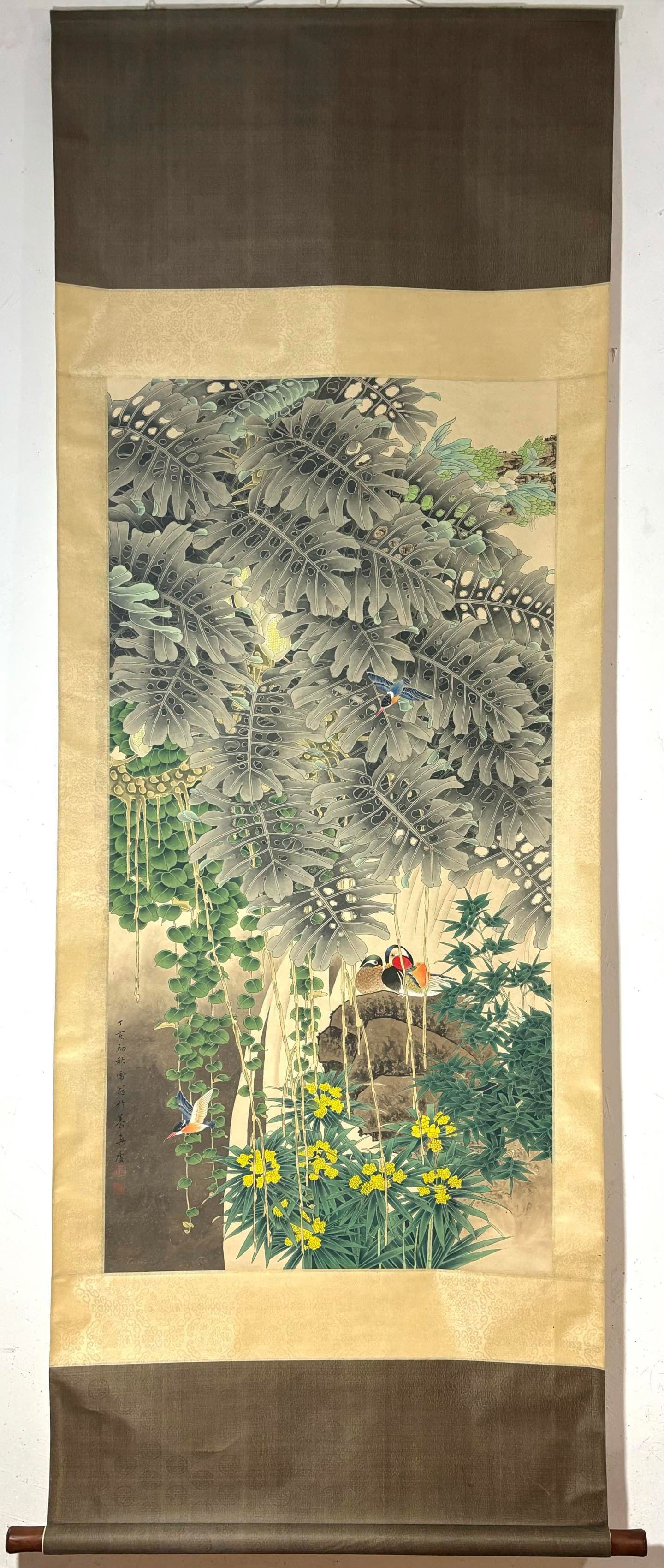 A vertical axis of Chen Zhifo's flower and bird picture: Chen Zhifo's flower and bird picture vertical axis Size:Flower core:129.5x65.5cm (The Dimensions Of All Batches Are Manually Measured.If You Need More Detailed Information, Please Contact Our Customer