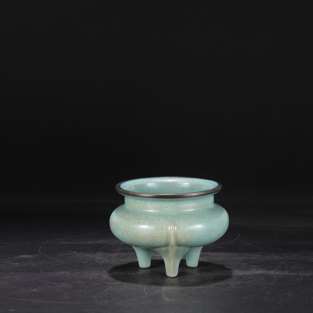 A Song Dynasty Ru kiln azure glaze ice flake pattern silver mouth burp furnace (1 of 7)