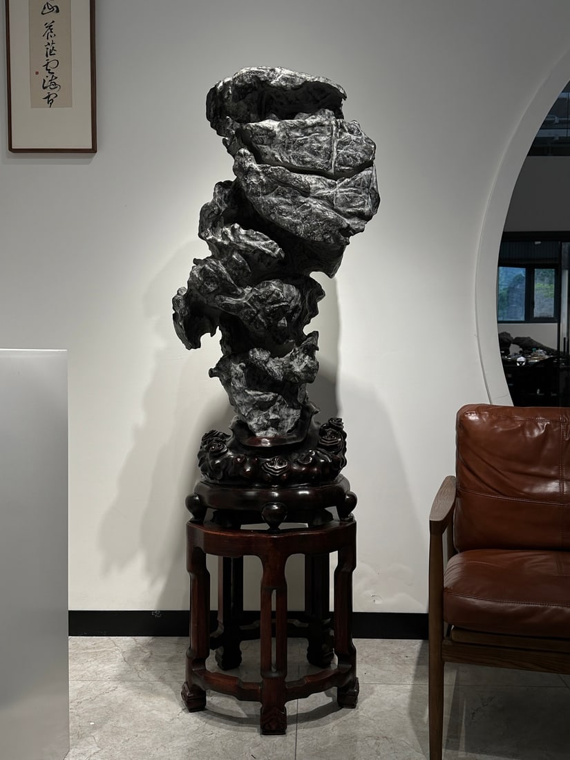 A beautiful hall Lingbi stone tribute: Exquisite hall Lingbi stone tribute Size:H:178cm W:58cm T:50cm (The Dimensions Of All Batches Are Manually Measured.If You Need More Detailed Information, Please Contact Our Customer Service Before Bi