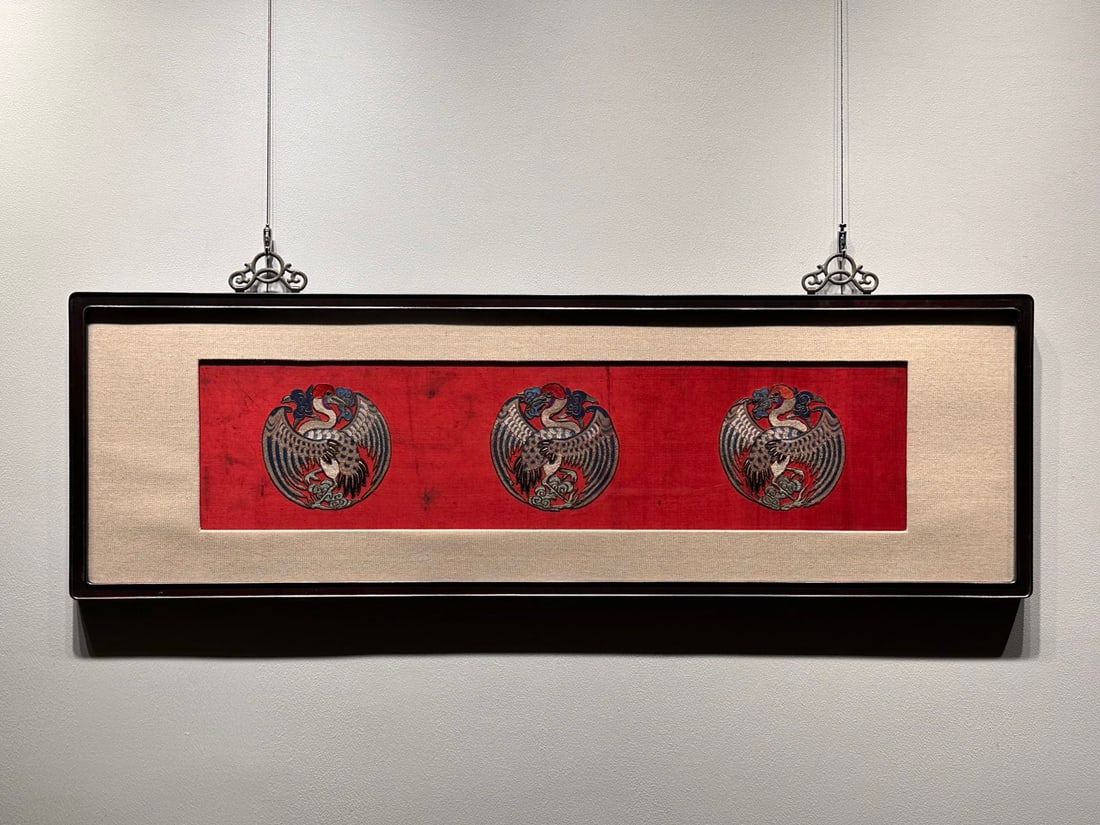 A group crane embroidery banner of the Qing Dynasty: Qing Dynasty Tuanhe embroidered banner Size:116x37cm (The Dimensions Of All Batches Are Manually Measured.If You Need More Detailed Information, Please Contact Our Customer Service Before Bidding.)