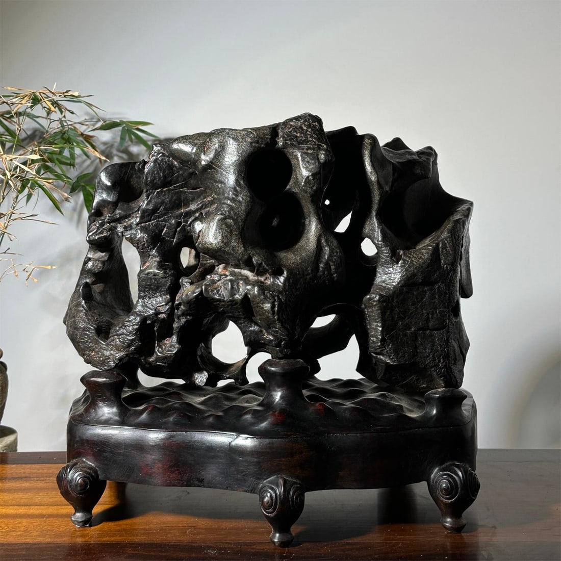 A piece of exquisite Taihu stone: Exquisite Taihu Lake stone Size:L:52cm H:40cm T:26cm (The Dimensions Of All Batches Are Manually Measured.If You Need More Detailed Information, Please Contact Our Customer Service Before Bidding.)