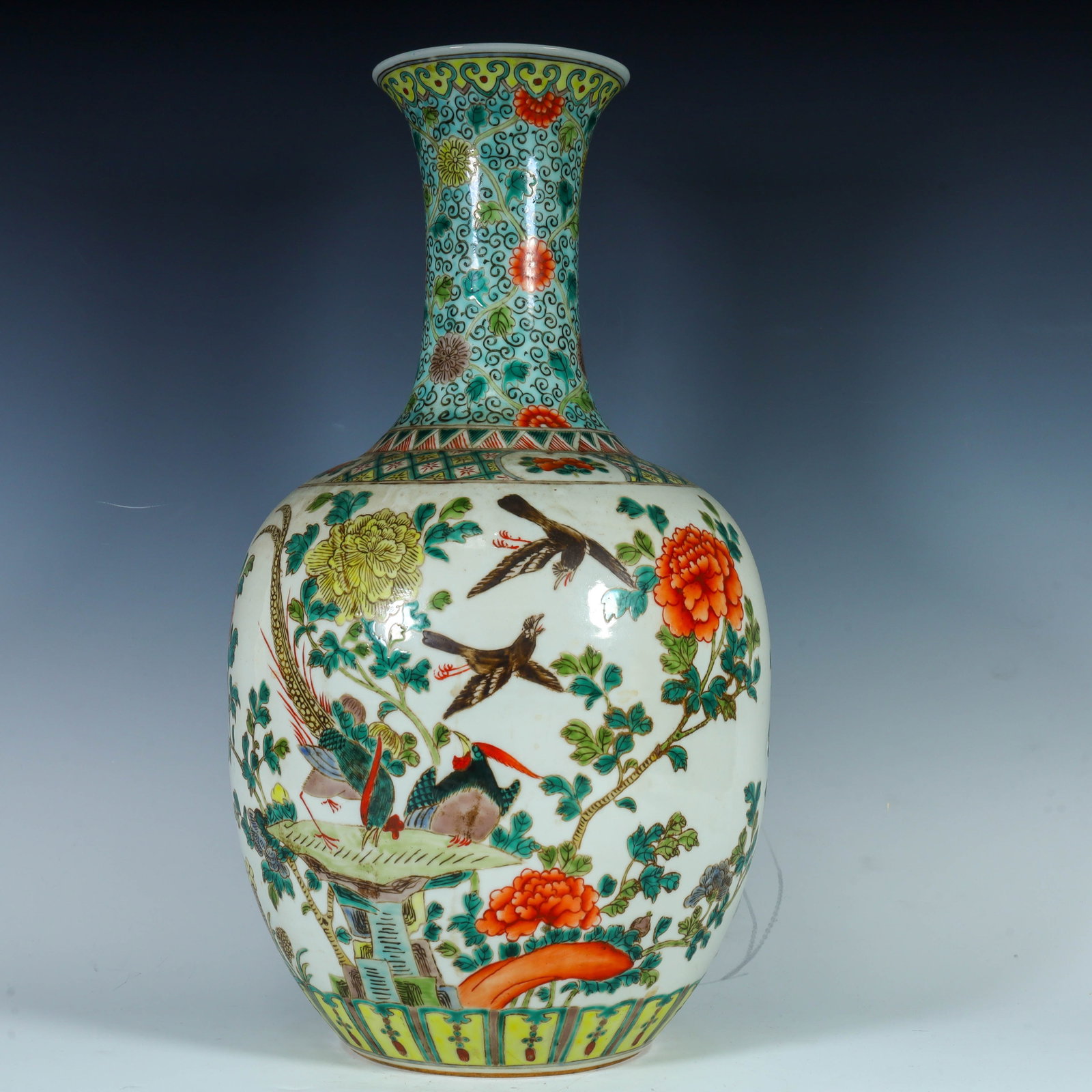 A Kangxi pastel flower vase from the Qing Dynasty (1 of 9)