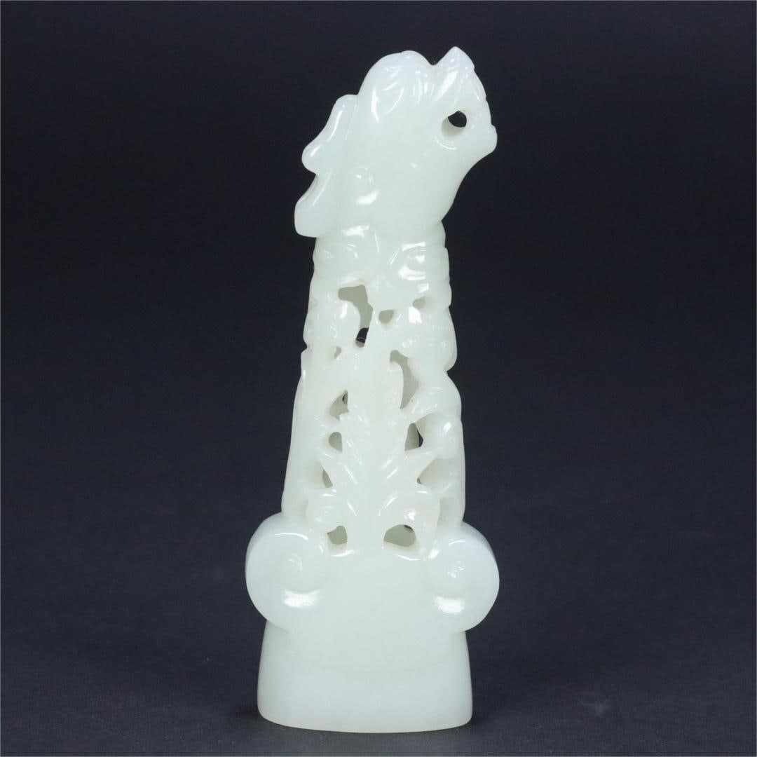 A beautiful Hetian jade dragon head sword handle: Exquisite Hetian jade dragon head sword handle Size:10.2x3.76x1.85cm W:0.0732kg (The Dimensions Of All Batches Are Manually Measured.If You Need More Detailed Information, Please Contact Our Customer 