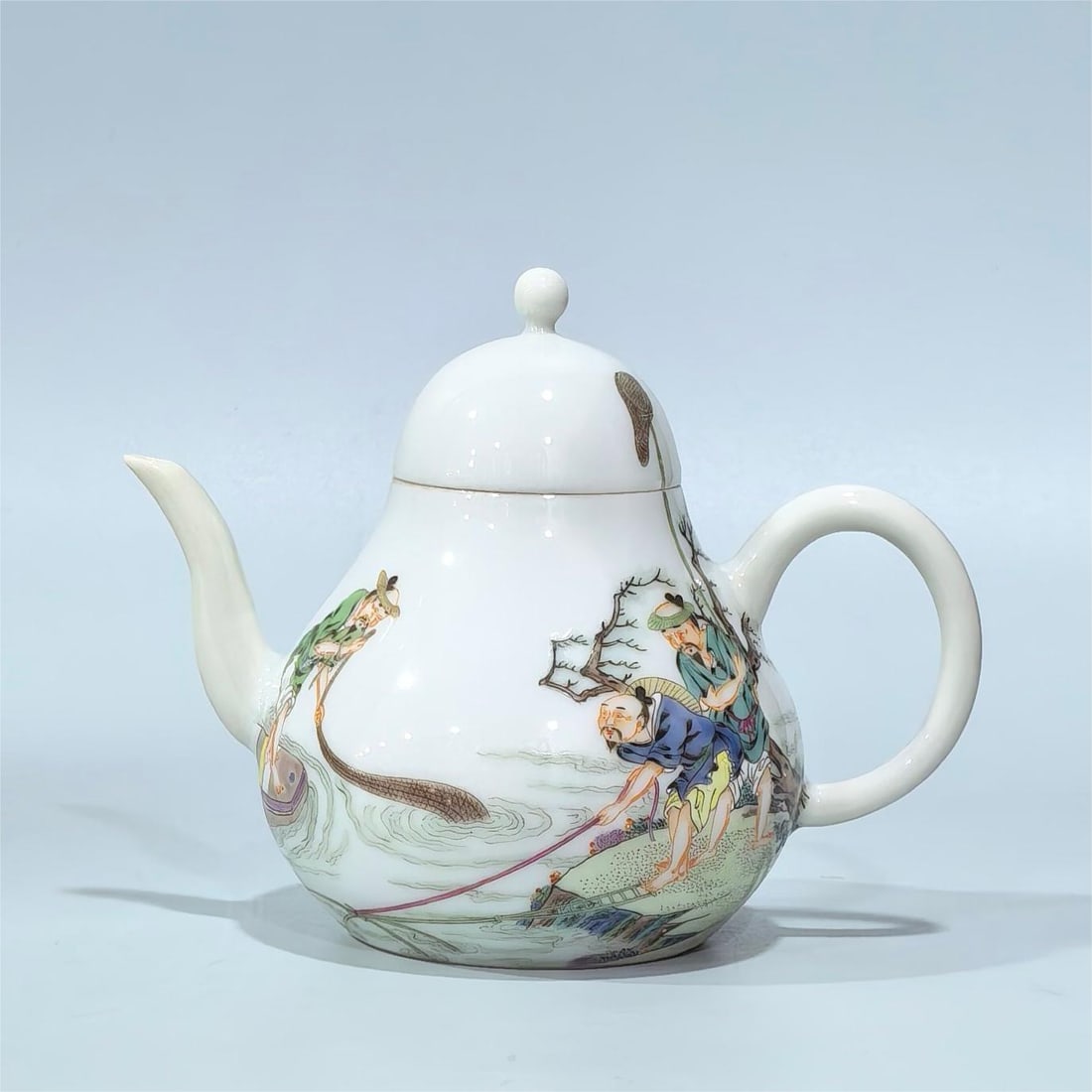 A pastel figure fishing picture pot made in the Yongzheng era of the Qing Dynasty: The pastel figure fishing picture pot made in the Yongzheng era of the Qing Dynasty Size:H:9.5cm Belly diameter:7.5cm (The Dimensions Of All Batches Are Manually Measured.If You Need More Detailed