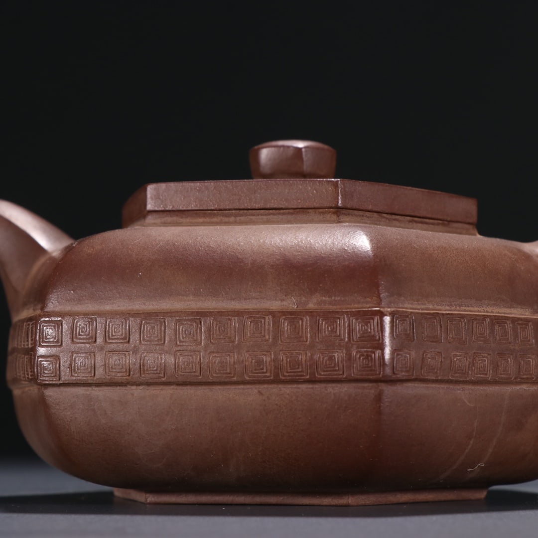 A beautiful hexagonal antique pot - 2