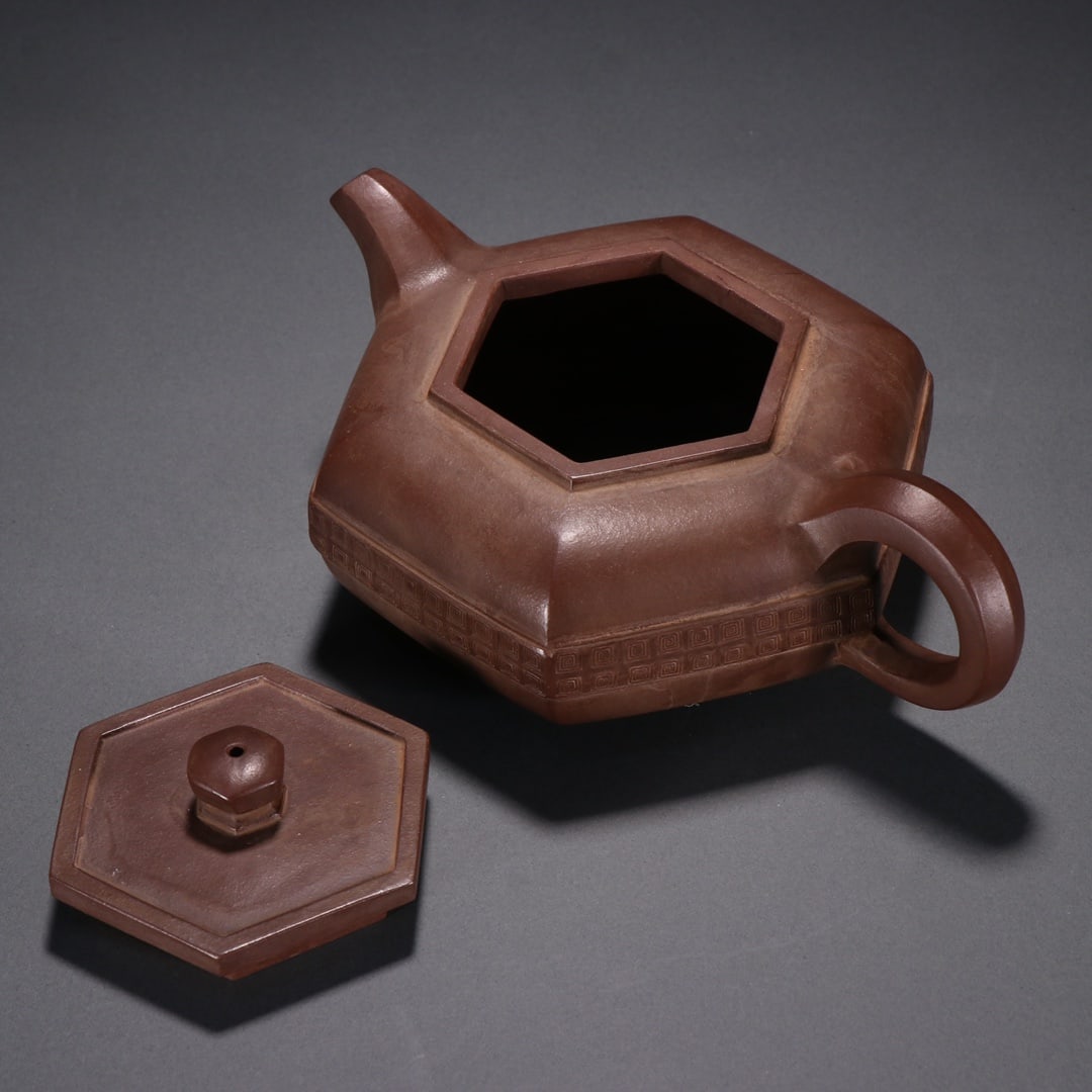 A beautiful hexagonal antique pot - 8