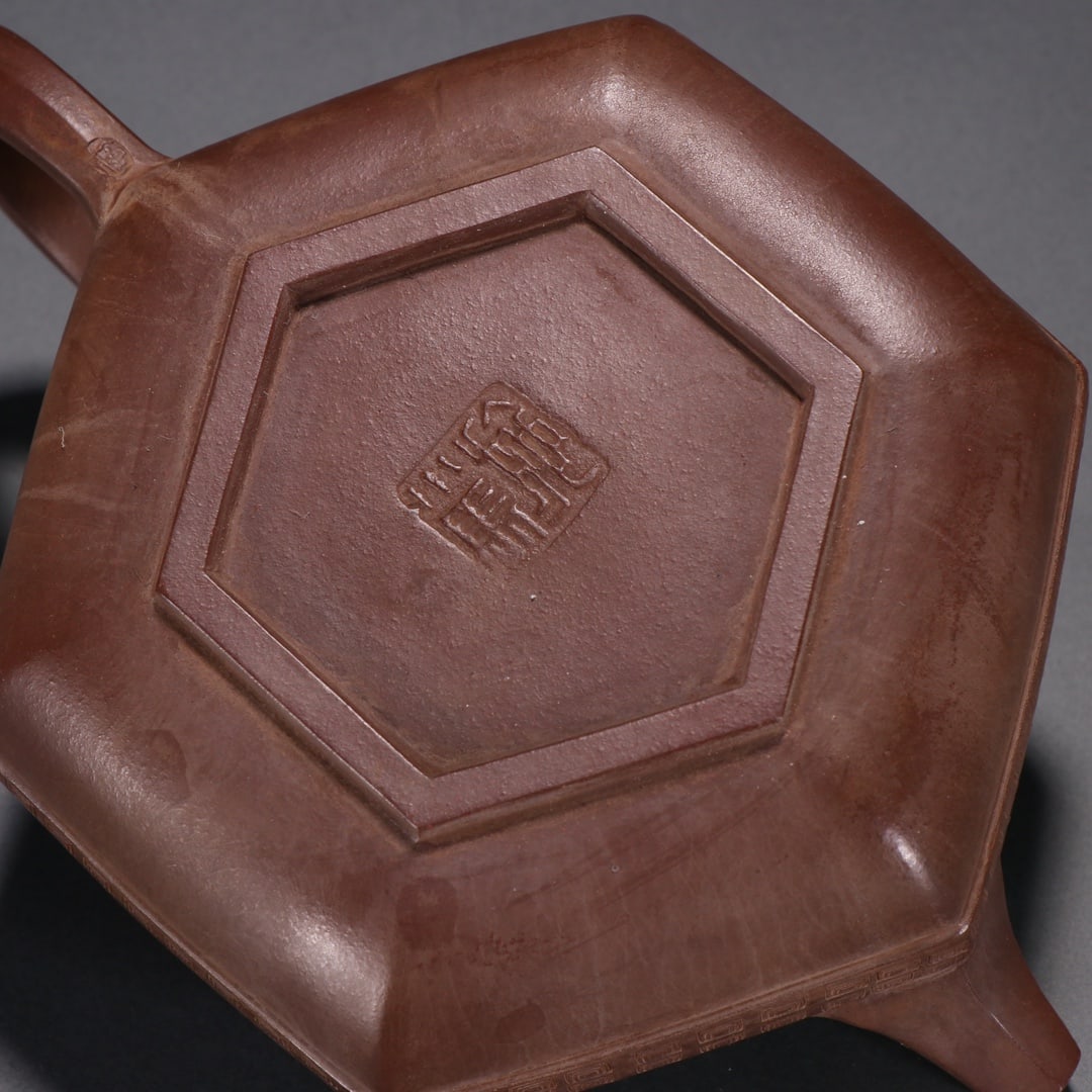 A beautiful hexagonal antique pot - 9