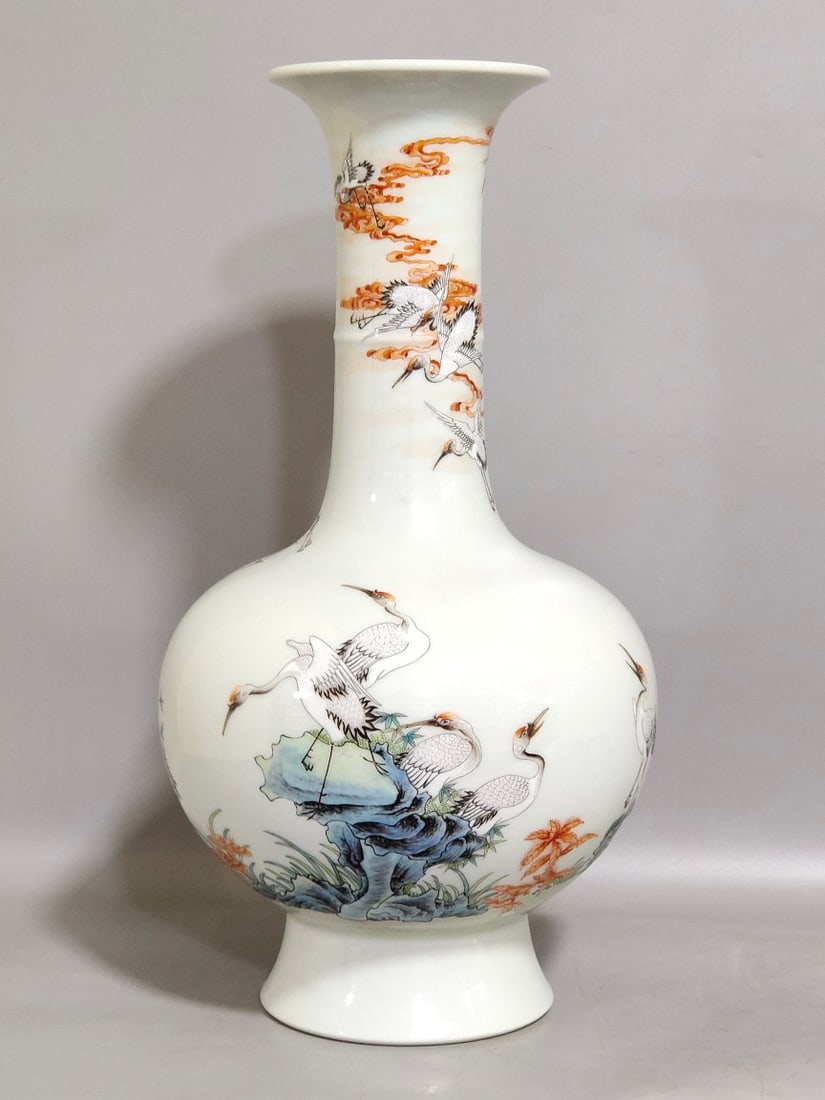 A long-necked bottle of the eighteen scholars of the Qing Dynasty: The Eighteen Scholars of the Qing Dynasty Long Neck Bottle Size:H:32cm D:16cm (The Dimensions Of All Batches Are Manually Measured.If You Need More Detailed Information, Please Contact Our Customer