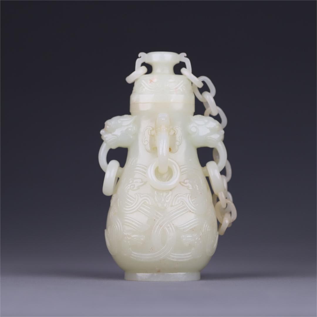 A Qing Dynasty Hetian jade live ring chain dragon pattern lid bottle: Qing Dynasty Hetian jade live ring chain dragon pattern lid bottle Size:H:14.1x7.1x5.7cm W:0.3909kg (The Dimensions Of All Batches Are Manually Measured.If You Need More Detailed Information, Please