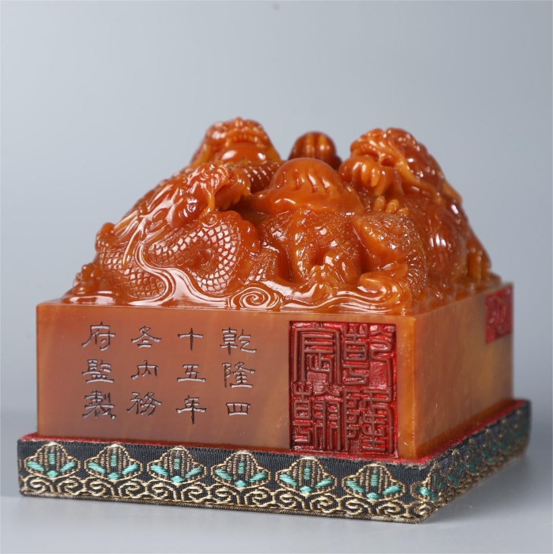 A beautiful Shoushan Tianhuang ornament: Exquisite Shoushan Tianhuang ornament Size:H:11.5cm W:2.5cm W:0.121kg (The Dimensions Of All Batches Are Manually Measured.If You Need More Detailed Information, Please Contact Our Customer Service
