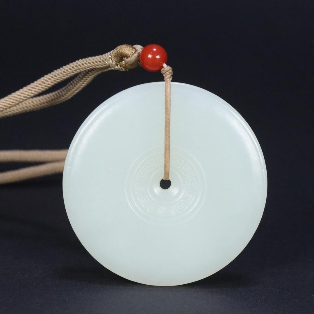 A beautiful Hetian jade back pattern peace card: Exquisite Hetian jade back pattern peace card Size:5.46x0.6cm W:0.04kg (The Dimensions Of All Batches Are Manually Measured.If You Need More Detailed Information, Please Contact Our Customer Service