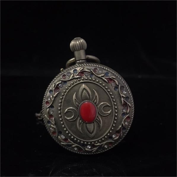 A fine silver case pocket watch: Exquisite silver case pocket watch Size:D:5cm (The Dimensions Of All Batches Are Manually Measured.If You Need More Detailed Information, Please Contact Our Customer Service Before Bidding.)