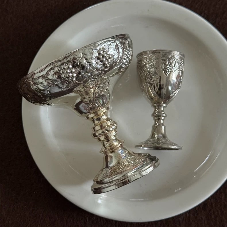 A fine silver-plated grape-grained goblet - 2