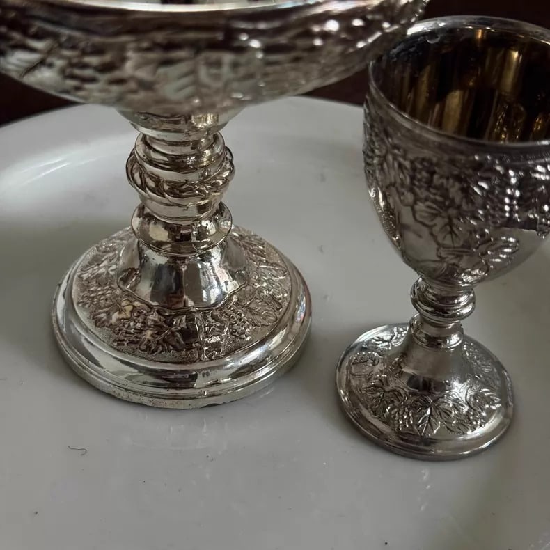 A fine silver-plated grape-grained goblet - 4