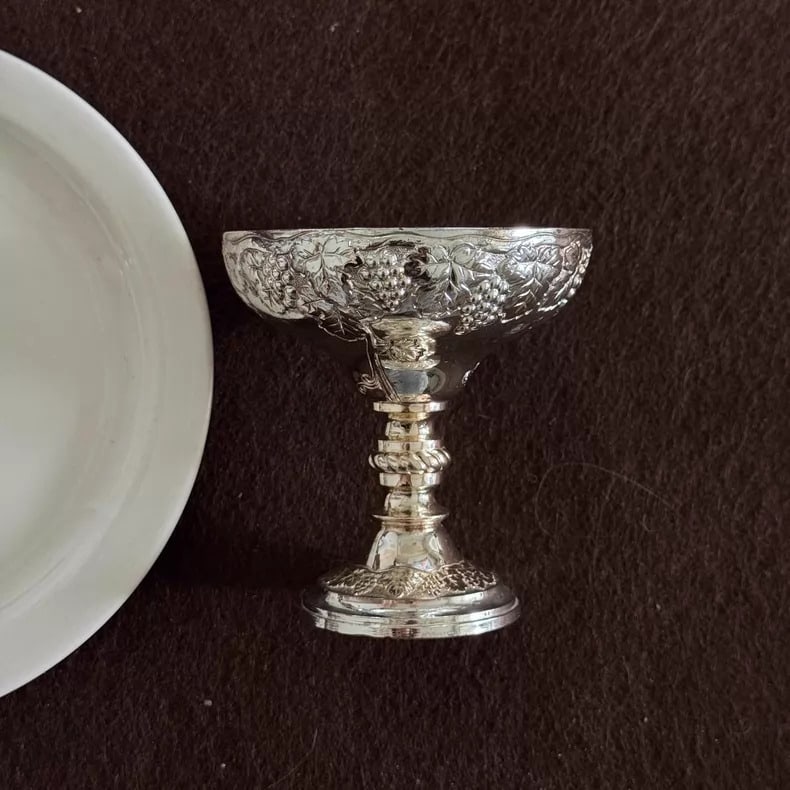 A fine silver-plated grape-grained goblet - 7