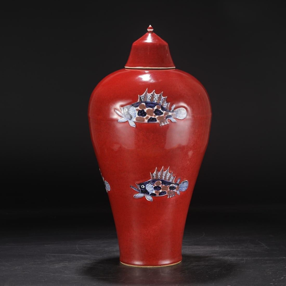 A large plum bottle with a lid in a red glaze left blank in the Yuan Dynasty (1 of 8)