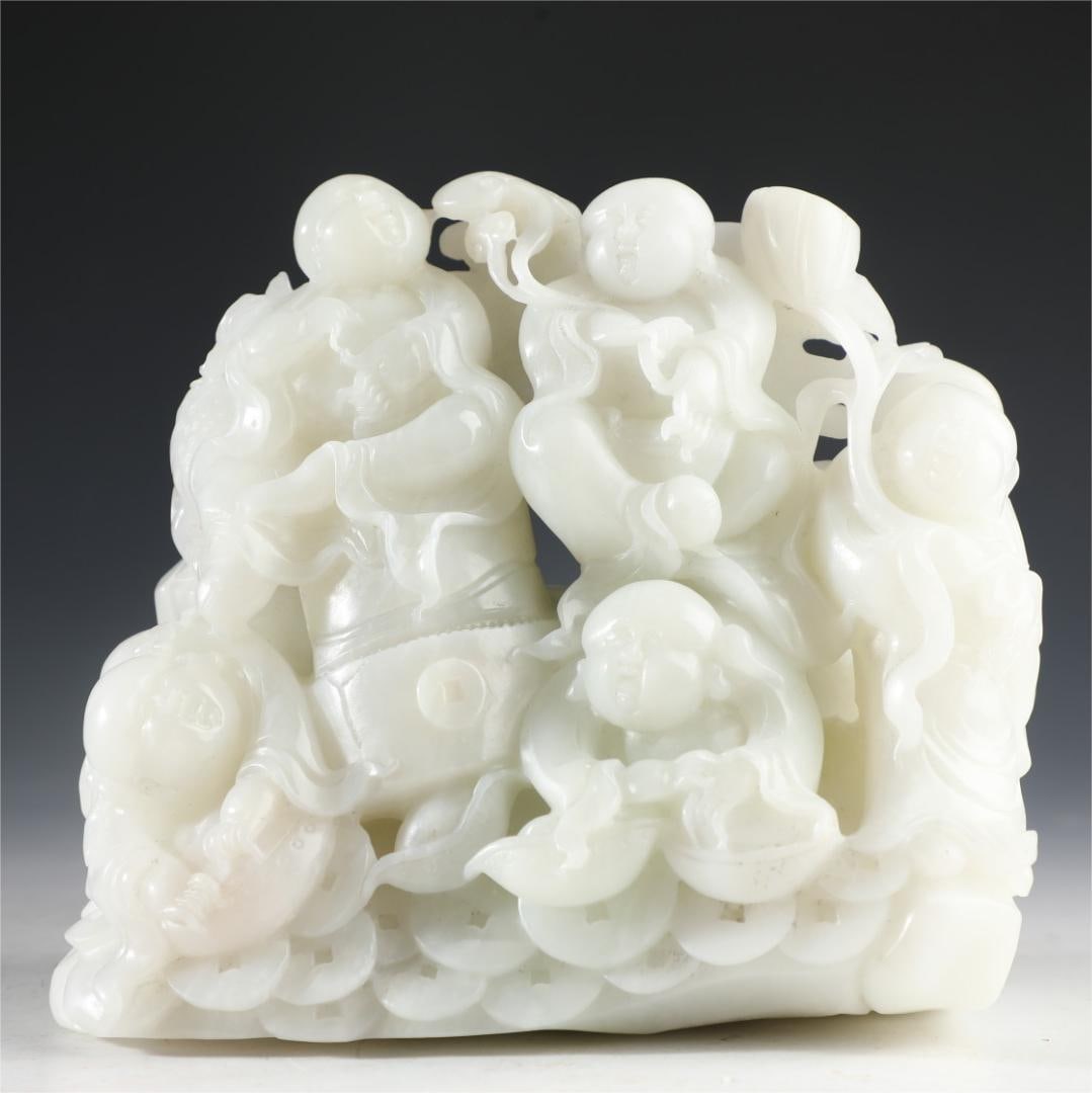 A beautiful Hetian jade five-son Denke ornament (1 of 9)
