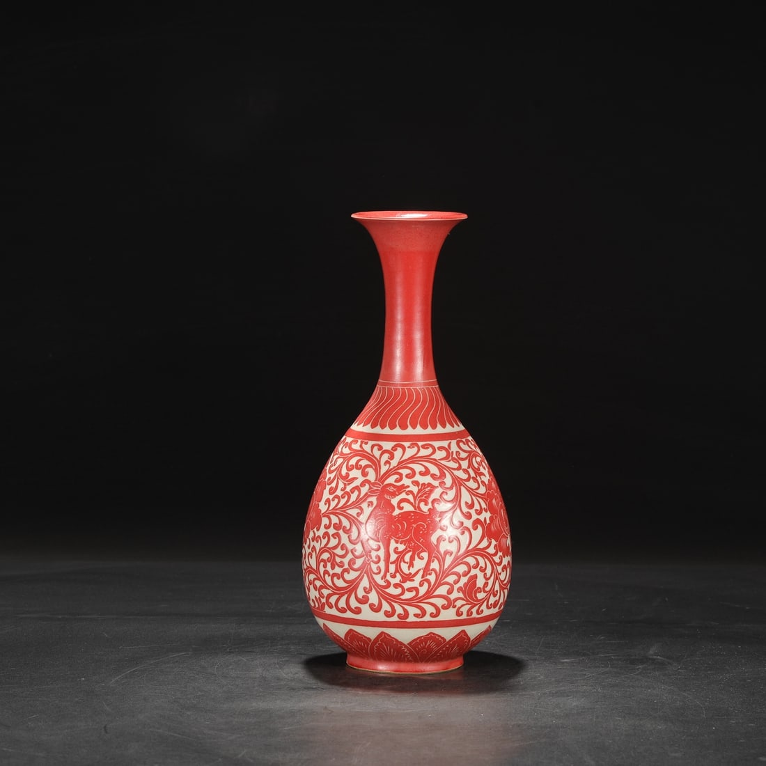 A red glaze carved entwined flower deer pattern large jade pot spring vase from the Song Dynasty (1 of 9)