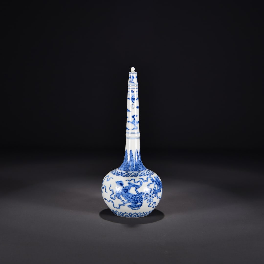 A blue and white blue and white wishful pattern gall bottle made in the Chenghua year of the Ming (1 of 8)