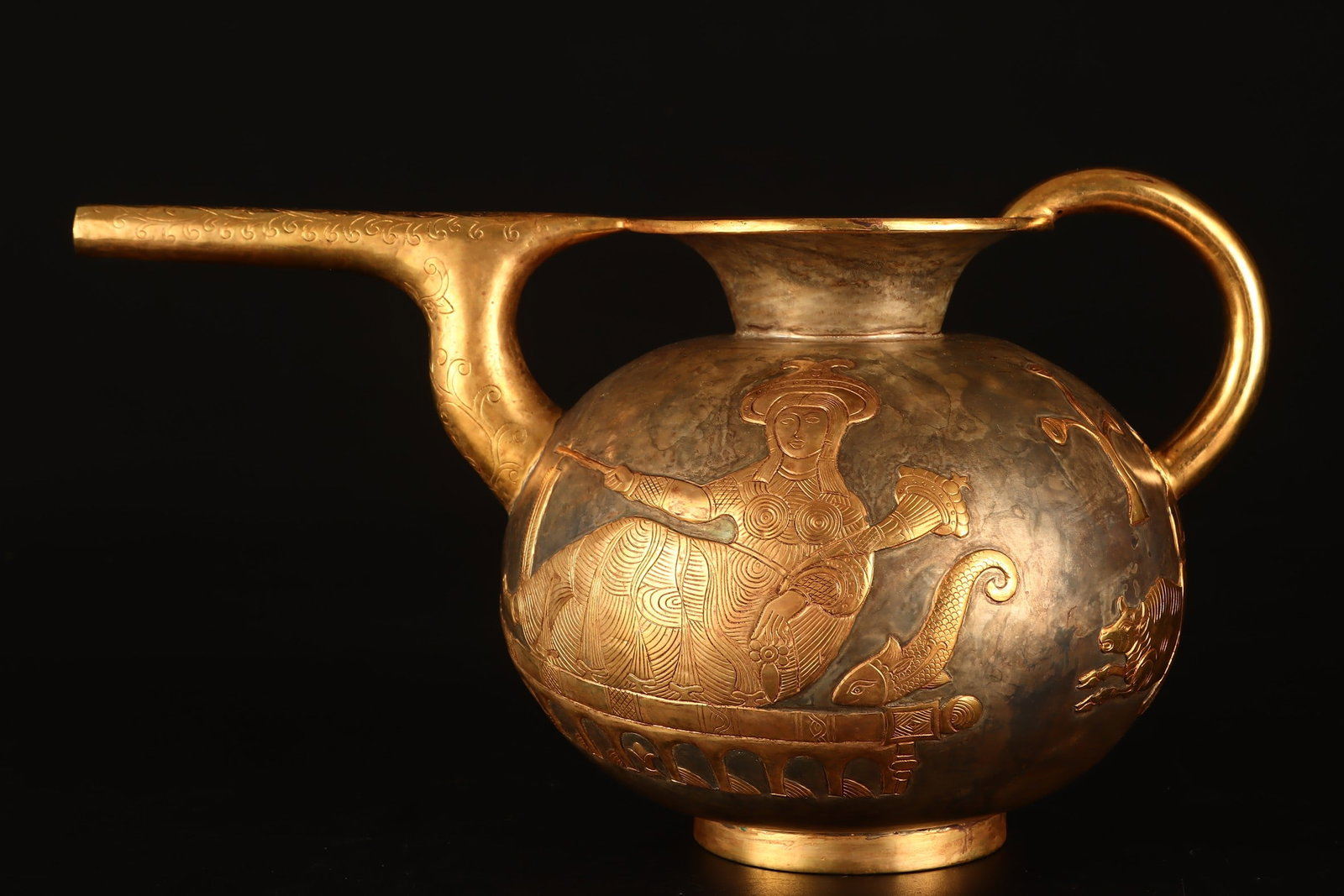 A fine partially gilt Persian pot: Exquisite partially gilt Persian pot Size:H:18cm W:32cm W:1.145kg (The Dimensions Of All Batches Are Manually Measured.If You Need More Detailed Information, Please Contact Our Customer Service Before