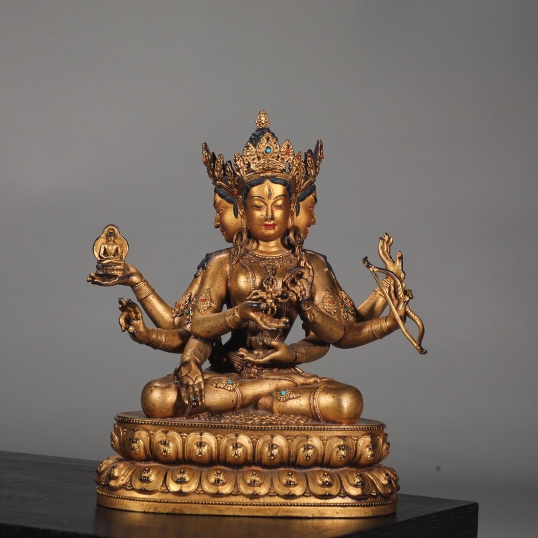 A seated statue of the Ming Dynasty with a fine cast copper tire gilt statue of the Buddha Mother: The Ming Dynasty's precisely cast copper tire gilt statue of the Buddha Mother Size:H:21cm W:18cm W:1.95kg (The Dimensions Of All Batches Are Manually Measured.If You Need More Detailed Information,