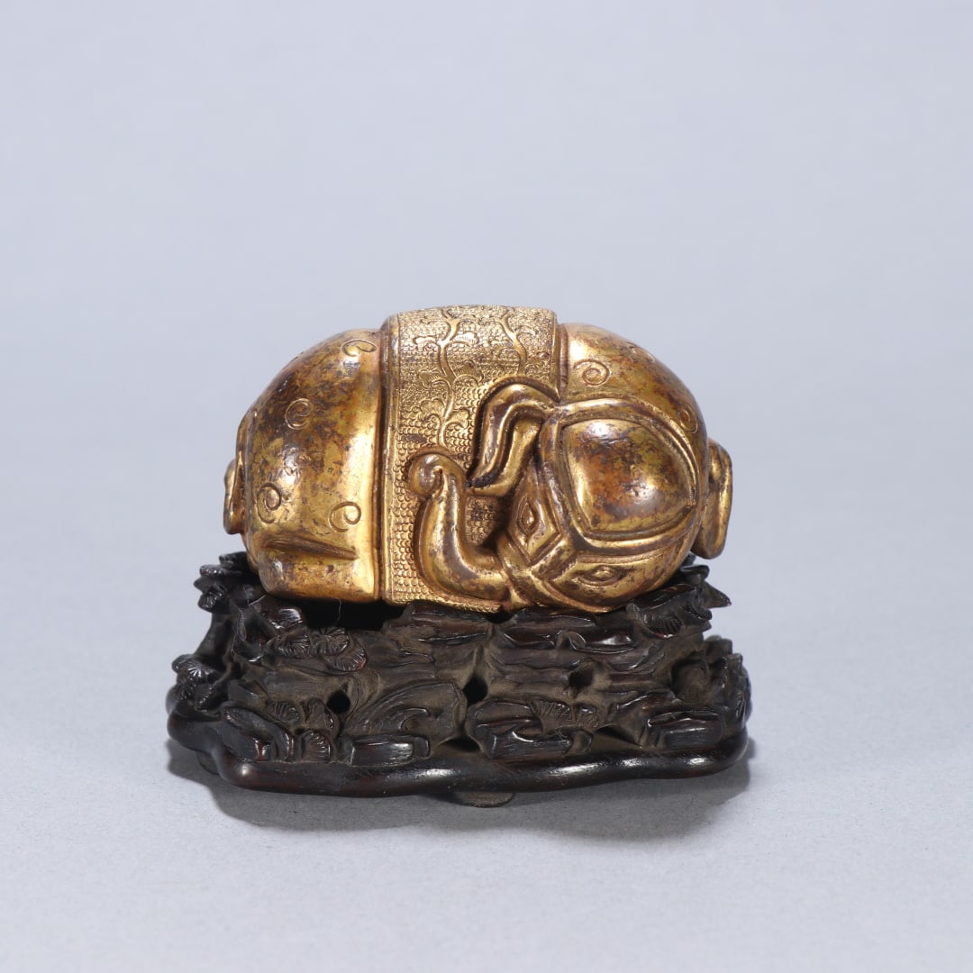 A piece of exquisite copper gilt peace like paperweight: Exquisite copper gilt Taiping is like a paperweight Size:H:3.6cm W:6.1cm W:0.39kg (The Dimensions Of All Batches Are Manually Measured.If You Need More Detailed Information, Please Contact Our