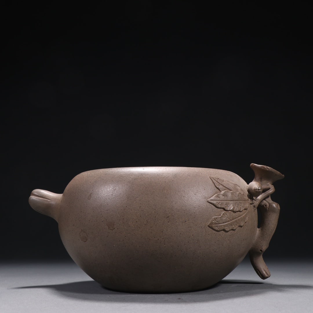 A purple sand pomegranate-shaped brush wash from the Qing Dynasty: Qing Dynasty purple sand pomegranate-shaped pen wash Size:H:12cm W:26cm (The Dimensions Of All Batches Are Manually Measured.If You Need More Detailed Information, Please Contact Our Customer Service 