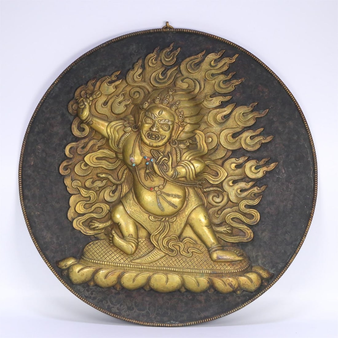 A bronze gilt diamond hand from the Qing Dynasty was listed: The copper gilt diamond hand of the Qing Dynasty was listed Size:46x4.3cm W:1.845kg (The Dimensions Of All Batches Are Manually Measured.If You Need More Detailed Information, Please Contact Our Custo