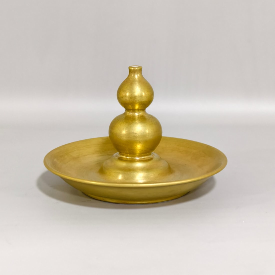 A golden incense insert made in the Qianlong period of the Qing Dynasty (1 of 8)