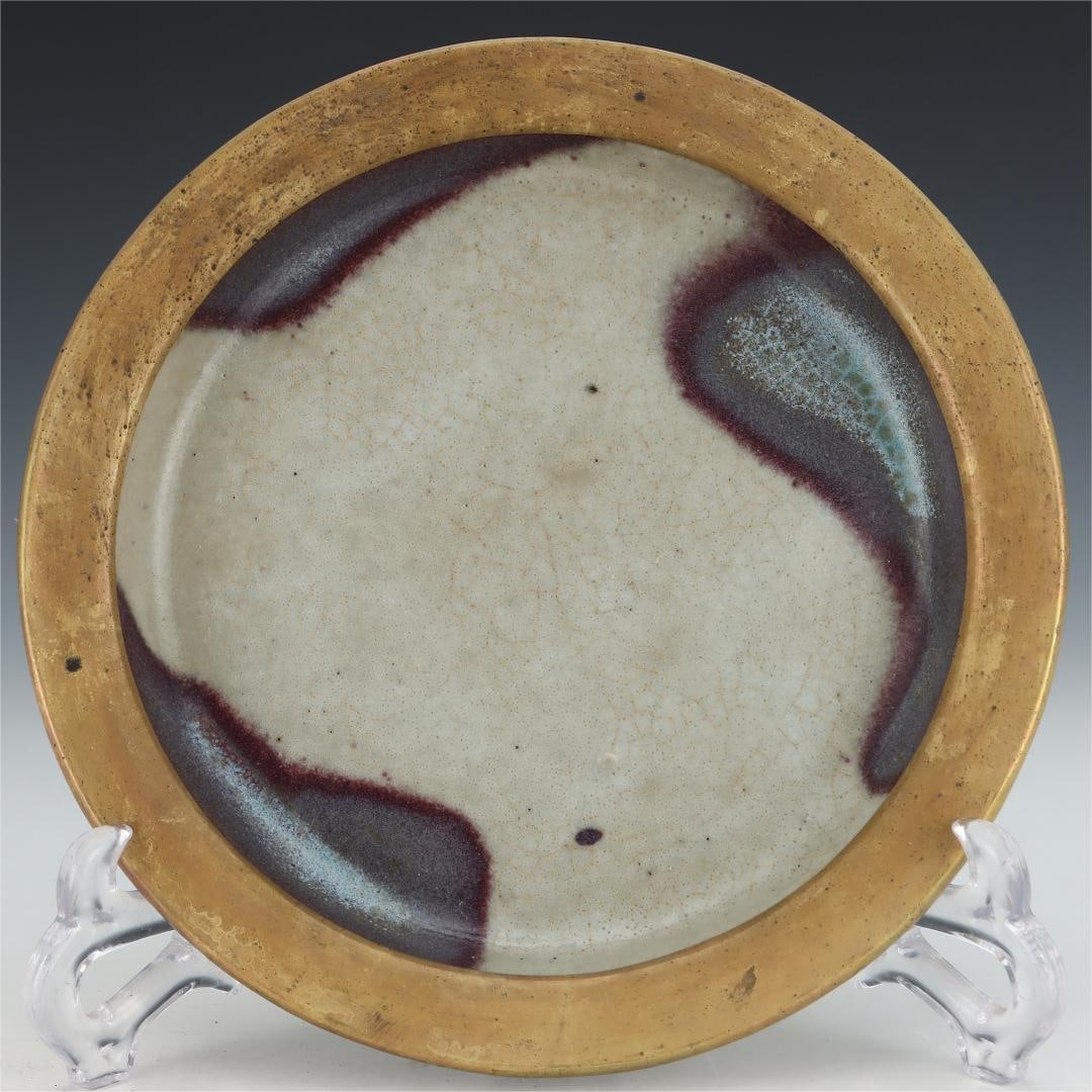 A purple-red glazed folded edge plate of the Jun kiln in the Song Dynasty: The purple-red spotted glaze folded edge plate of the Jun kiln in the Song Dynasty Size:H:2.7cm Belly diameter:19.8cm (The Dimensions Of All Batches Are Manually Measured.If You Need More Detailed Inf