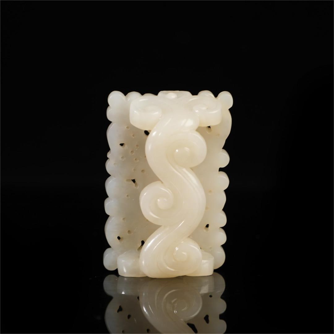 A piece of exquisite Hetian jade hollow with a mouth (1 of 6)