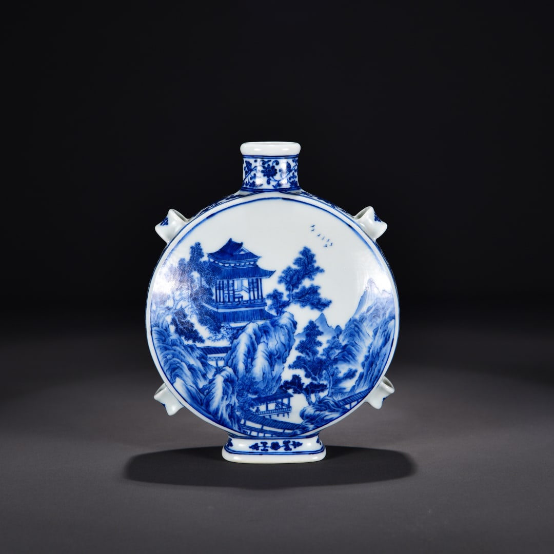 A blue and white landscape pattern made in the Yongzheng era of the Qing Dynasty wears a flat bottle: The blue and white landscape pattern of the Qing Dynasty Yongzheng year is worn with a flat bottle Size:H:20x16cm (The Dimensions Of All Batches Are Manually Measured.If You Need More Detailed Informa