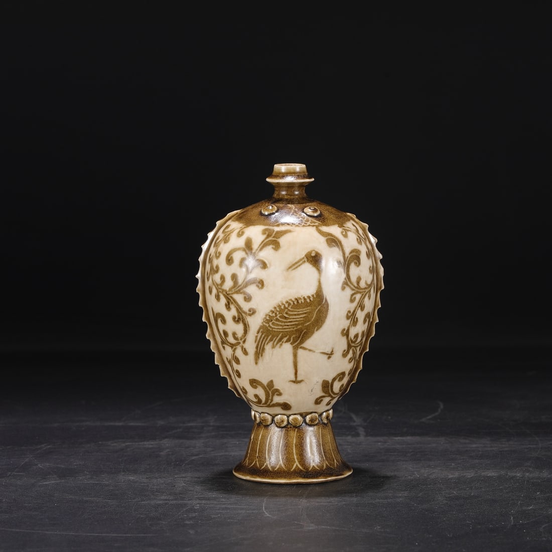 A brown color carved crane pattern fish bottle from the Song Dynasty Ding kiln: The brown color carved crane pattern fish bottle of the Song Dynasty Ding kiln Size:H:20.3cm Calibre:2cm Belly diameter:12cm (The Dimensions Of All Batches Are Manually Measured.If You Need More Detai