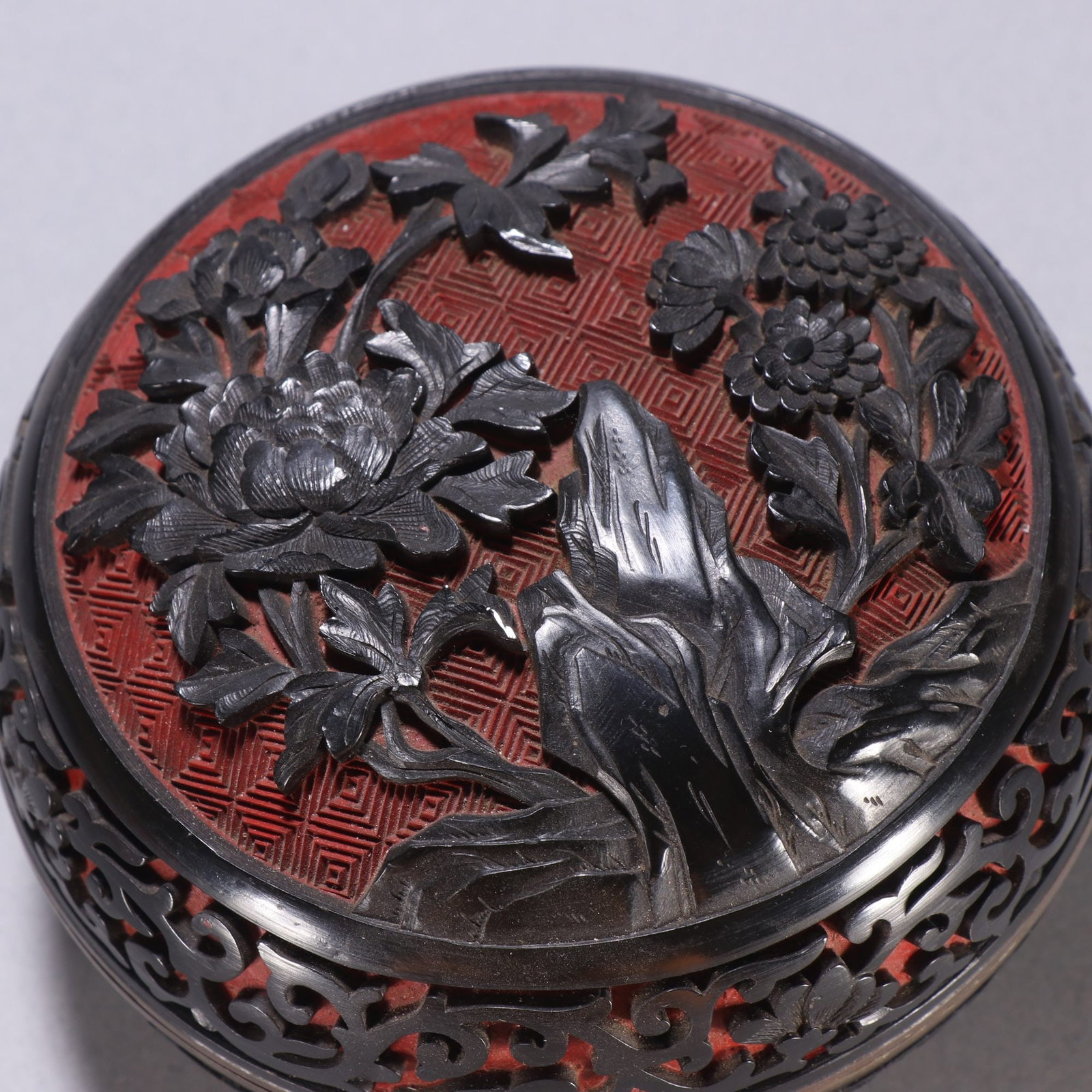 A copper lacquerware pattern lid box from the Qing Dynasty - 2