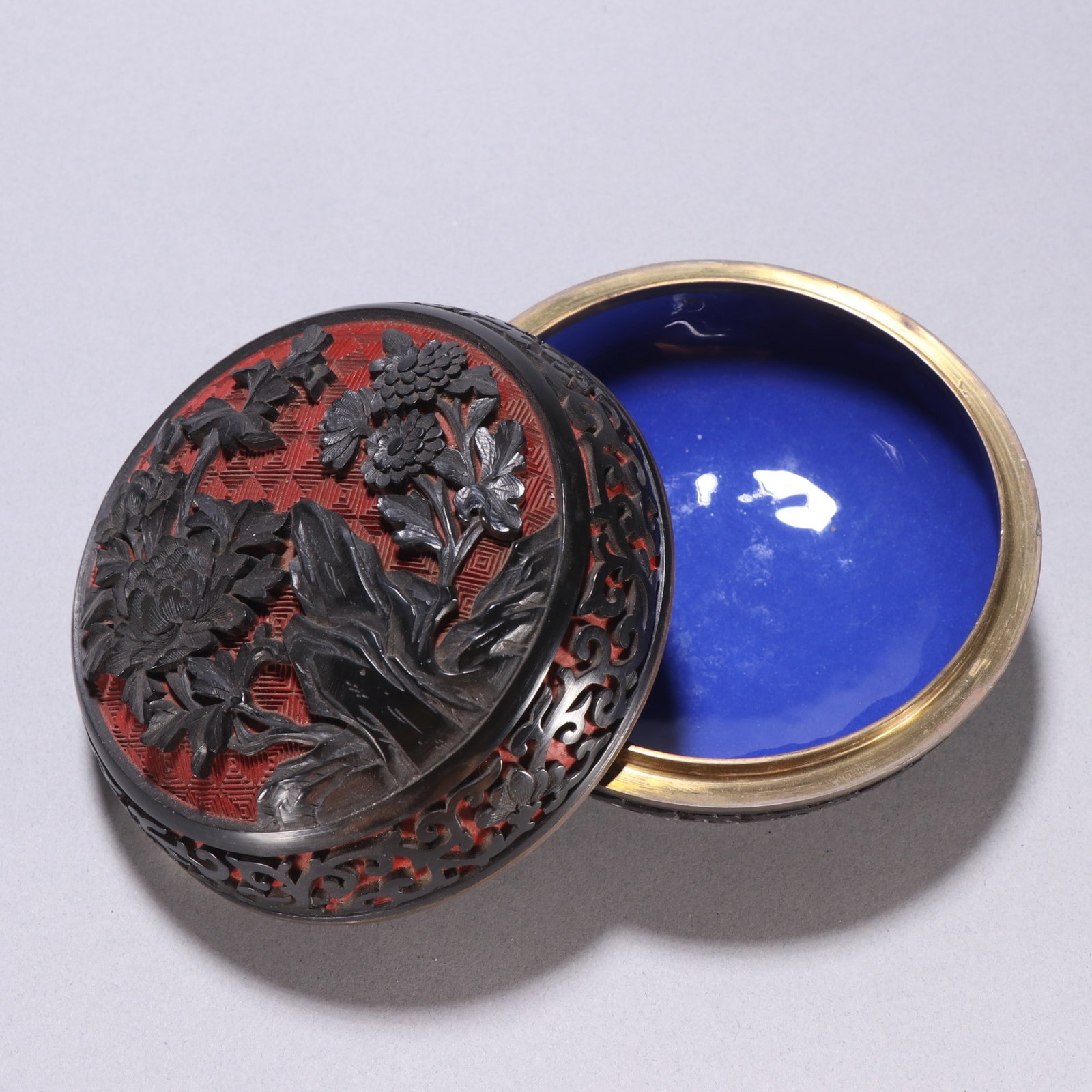 A copper lacquerware pattern lid box from the Qing Dynasty - 3