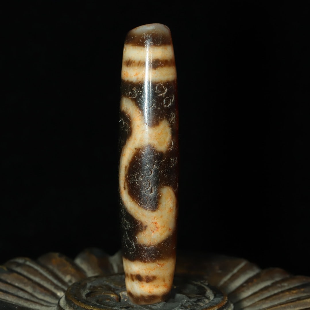 A beautiful wishful Dzi: Exquisite wishful Dzi Size:53x12mm W:0.012kg (The Dimensions Of All Batches Are Manually Measured.If You Need More Detailed Information, Please Contact Our Customer Service Before Bidding.)