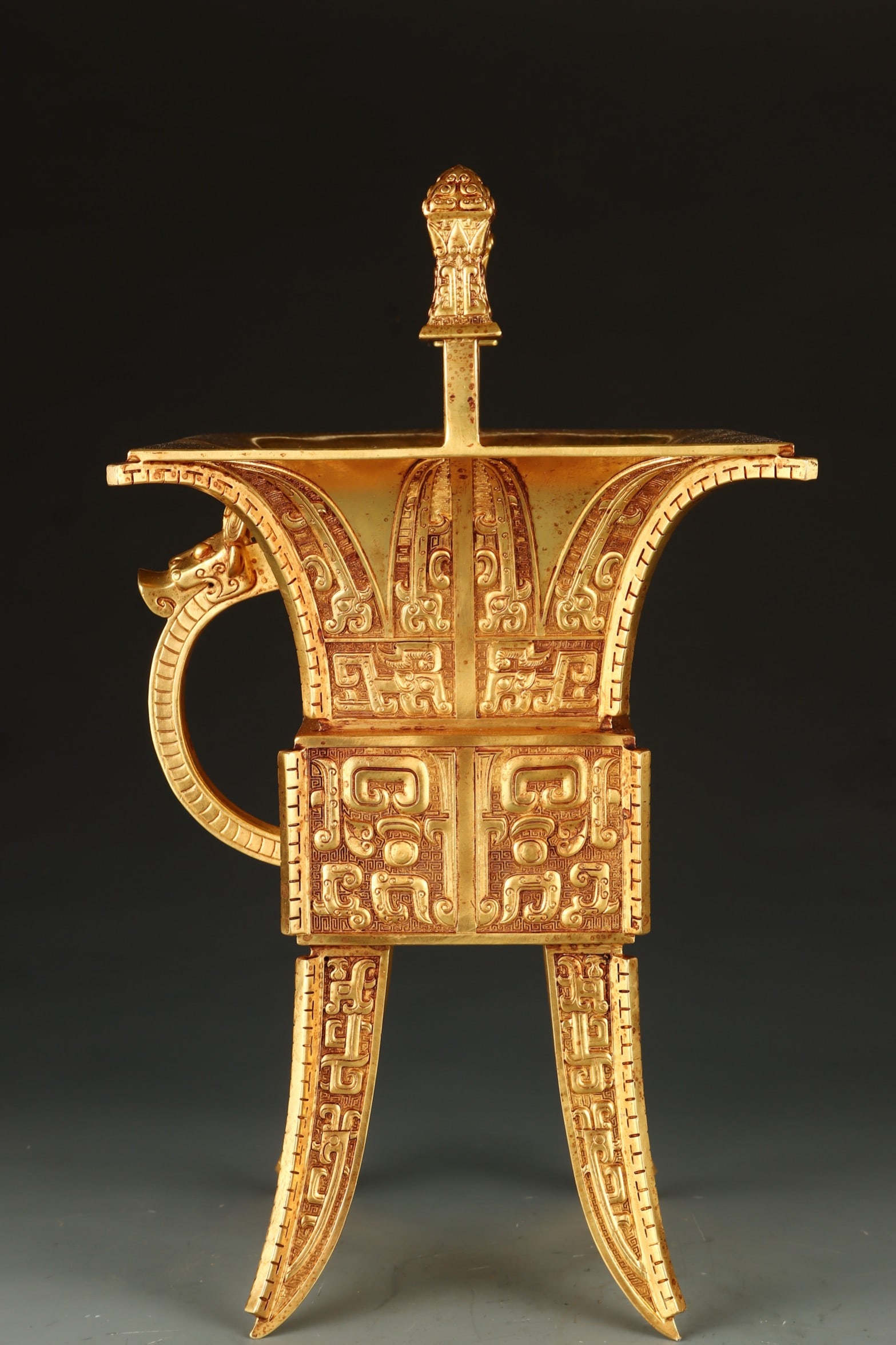 A copper-gilt square cup of the Qing Dynasty: The copper-gilt square cup of the Qing Dynasty Size:H:35cm W:20cm W:3.28kg (The Dimensions Of All Batches Are Manually Measured.If You Need More Detailed Information, Please Contact Our Customer Servi