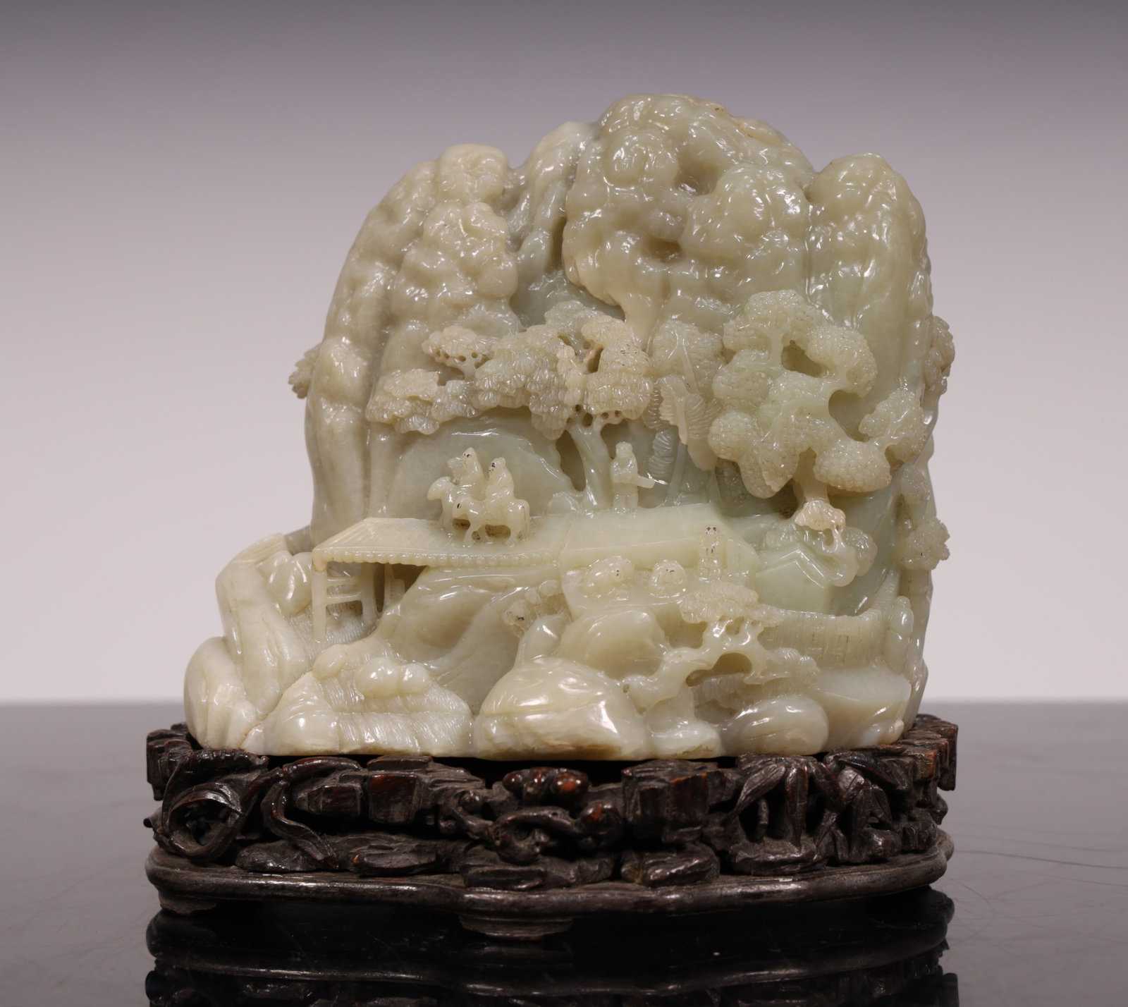 A piece of Hetian jade carving mountain in the Qing Dynasty: The Hetian jade carving mountain in the Qing Dynasty SIZE: L: 15.5cm W:8cm H:13cm W:2.3kg (The Dimensions Of All Batches Are Manually Measured.If You Need More Detailed Information, Please Contact Our
