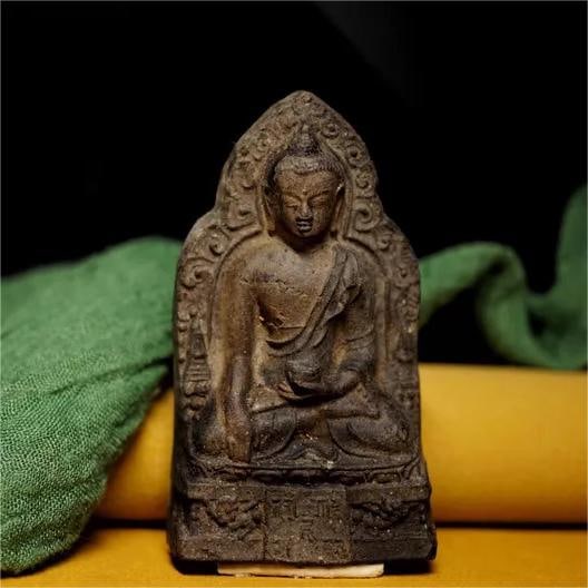 A clay sculpture of Shakyamuni in the Qing Dynasty: Qing Dynasty clay gold Shakyamuni clay sculpture Size:L:8.7cm W:5.1cm (The Dimensions Of All Batches Are Manually Measured.If You Need More Detailed Information, Please Contact Our Customer Service Be