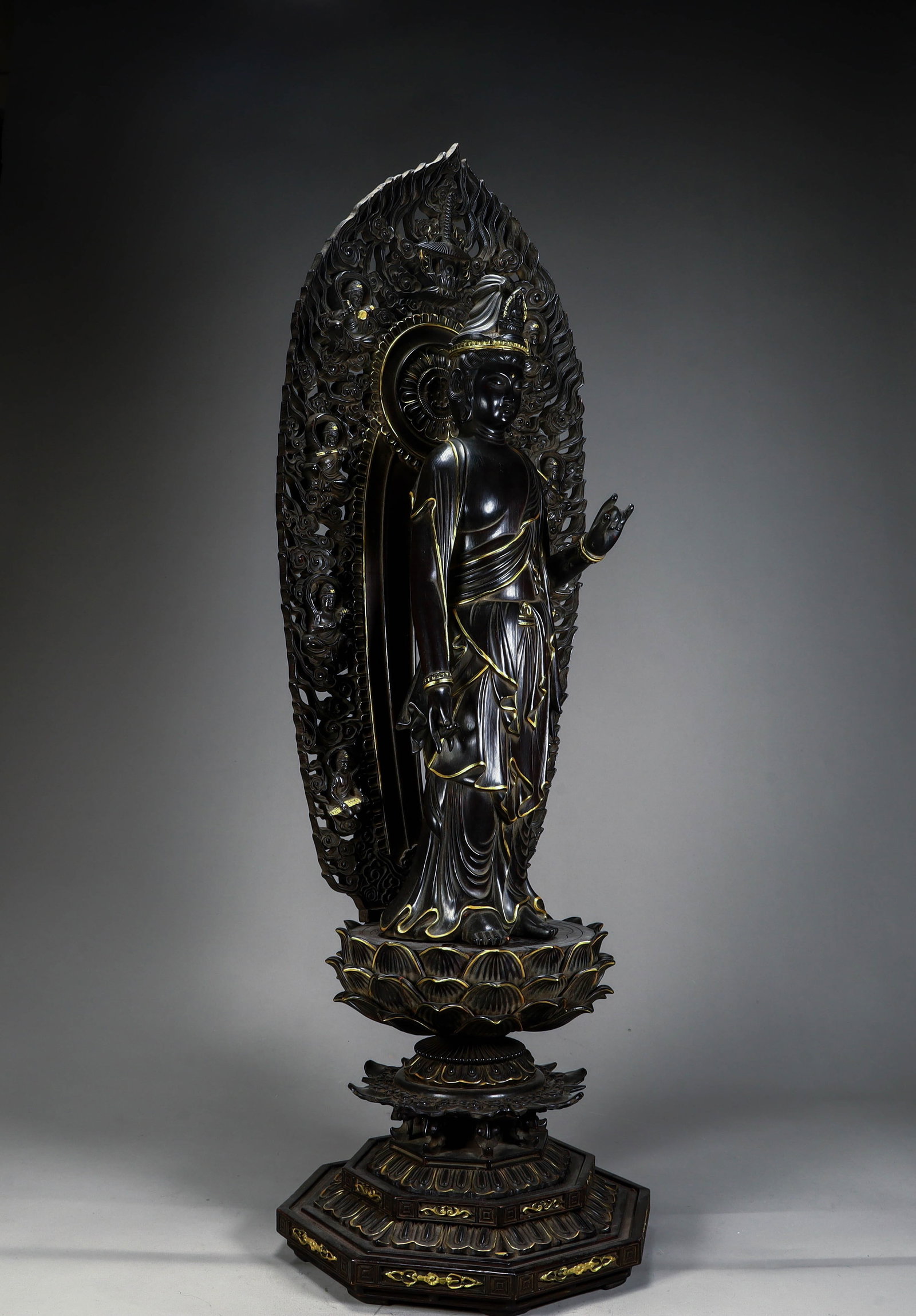 A standing statue of a Buddha statue inlaid with gold in rosewood from the Qing Dynasty: The standing statue of the Buddha statue inlaid with gold in the Qing Dynasty Size: H:77cm L: 25cm W:24cm W:2.2kg (The Dimensions Of All Batches Are Manually Measured.If You Need More Detailed Informa