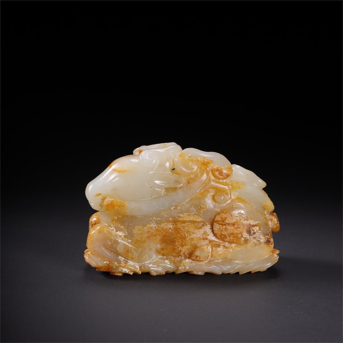 A beautiful Hetian jade deer ornament: Exquisite Hetian jade deer ornaments Size:L:6.7cm W:2.2cm H:4.3cm W:0.1066kg (The Dimensions Of All Batches Are Manually Measured.If You Need More Detailed Information, Please Contact Our Customer