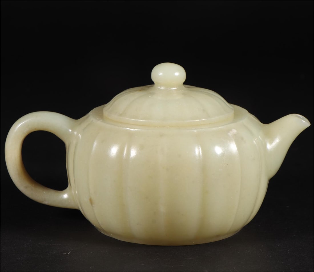 A Hetian jade pumpkin pot from the Qing Dynasty (1 of 9)