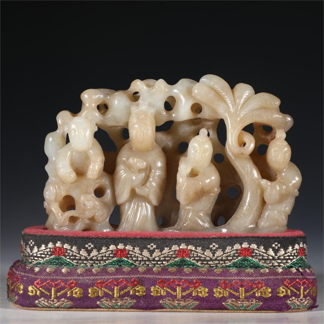 A beautiful Hetian jade ornament: Exquisite Hetian jade ornaments Size:H:7.5cm W:11cm W:0.235kg (The Dimensions Of All Batches Are Manually Measured.If You Need More Detailed Information, Please Contact Our Customer Service Before