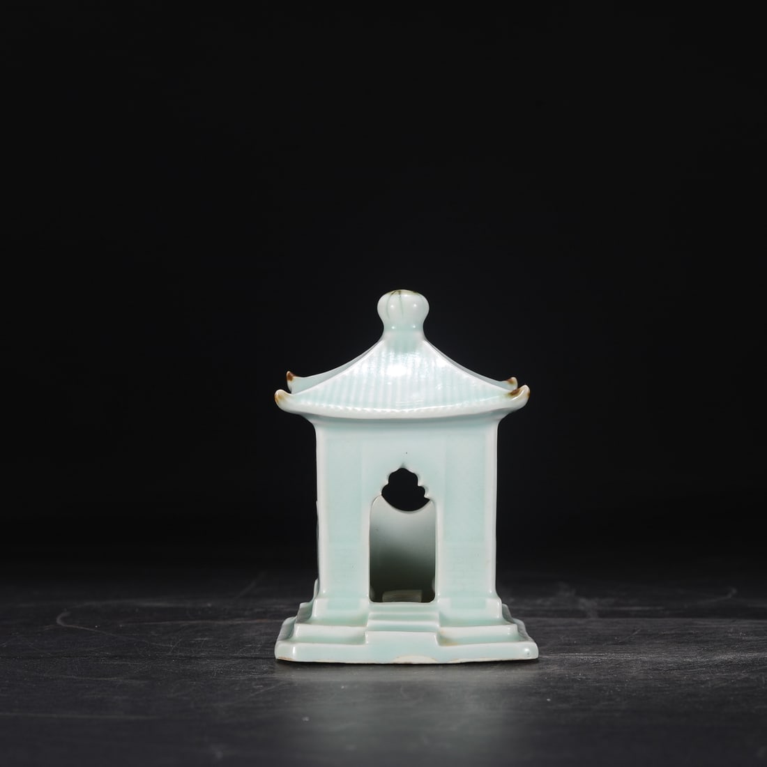 A shadow pavilion of the Hutian kiln in the Song Dynasty: The shadow pavilion of the Hutian kiln in the Song Dynasty Size:H:14cm D:9.5cm (The Dimensions Of All Batches Are Manually Measured.If You Need More Detailed Information, Please Contact Our Customer S